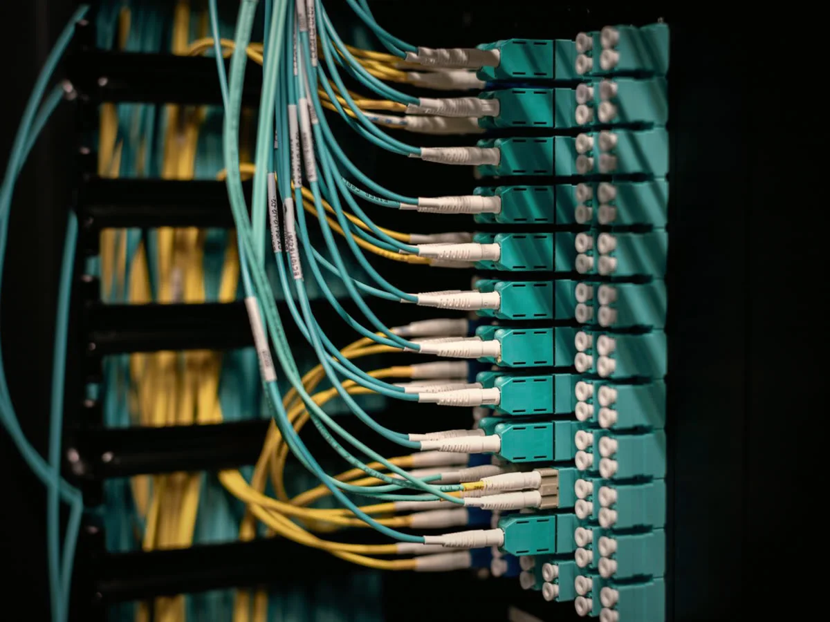 Structured network cabling in a patch panel